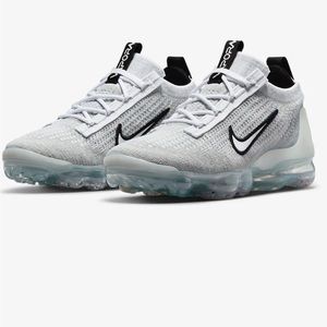 EUC NIKE VAPORMAX 7Y - sustainable materials.